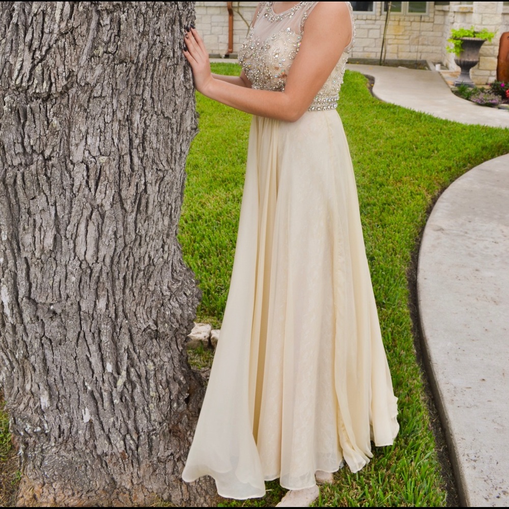 Prom dresses! - Picture 2 of 7